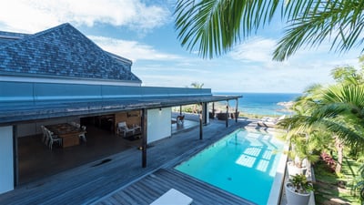 Pool & Terrace: Nice heated swimming pool 4 x 10 m surrounded by a terrace with deckchairs and loung