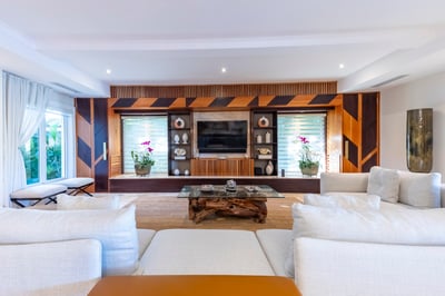 Luxury Villa Photo #15