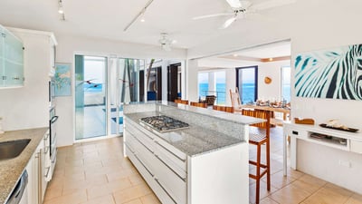 Luxury Villa Photo #8