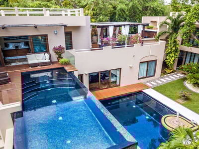Luxury Villa Photo #3