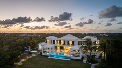 Luxury Villa Photo #12