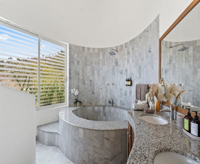 Luxury Villa Photo #43
