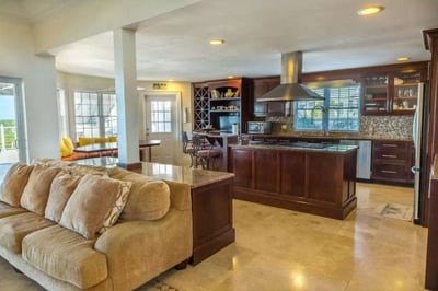 Luxury Villa Photo #7