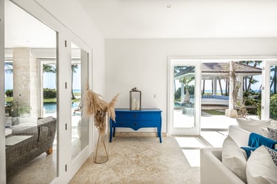 Luxury Villa Photo #23