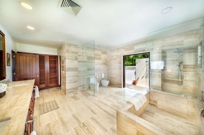 Luxury Villa Photo #27