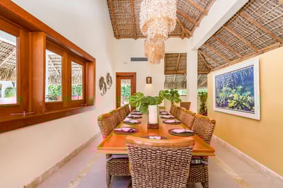Luxury Villa Photo #30
