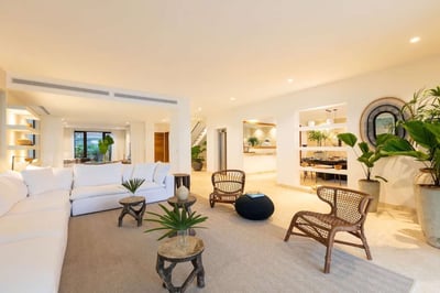 Luxury Villa Photo #6