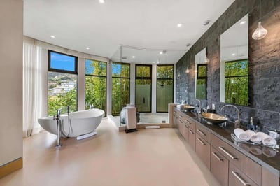 Luxury Villa Photo #34