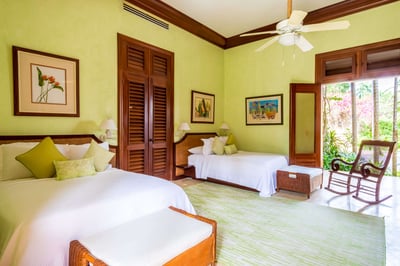 Luxury Villa Photo #25