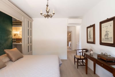 Luxury Villa Photo #35