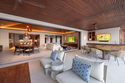 Luxury Villa Photo #26