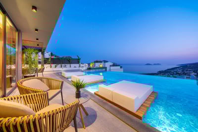 Luxury Villa Photo #6