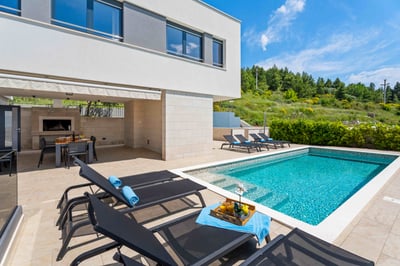 Luxury Villa Photo #10