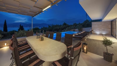 Luxury Villa Photo #19