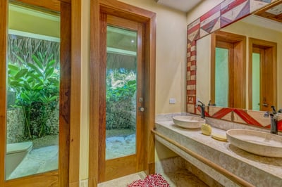 Luxury Villa Photo #34