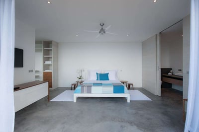Luxury Villa Photo #35