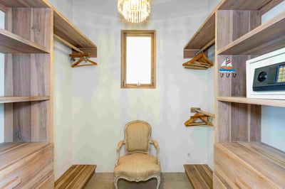 Villa Royal | Walk-in closet