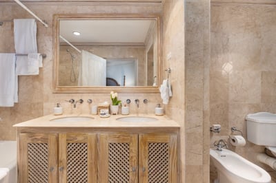 Luxury Villa Photo #23