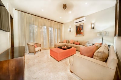 Luxury Villa Photo #17