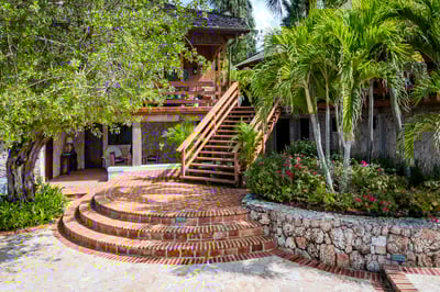 Luxury Villa Photo #18