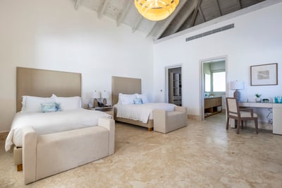 Luxury Villa Photo #32