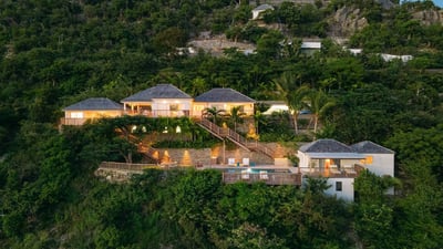 Luxury Villa Photo #3
