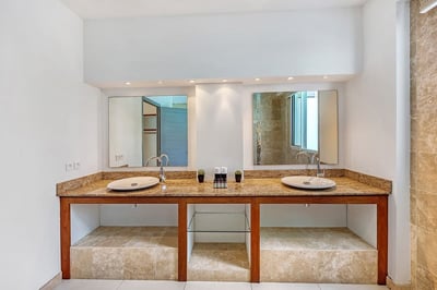 Luxury Villa Photo #42