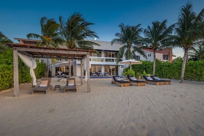 Luxury Villa Photo #36