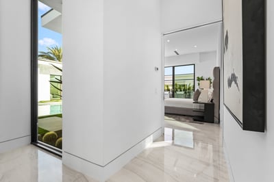 Luxury Villa Photo #24