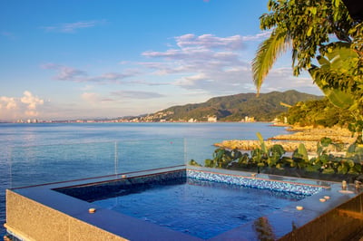 Luxury Villa Photo #3