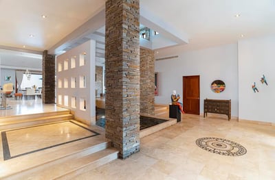 Luxury Villa Photo #22