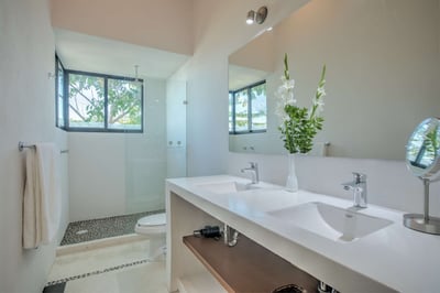 Luxury Villa Photo #38