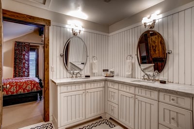 Upper level shared Jack and Jill bath