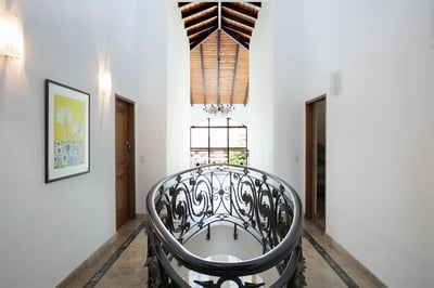 Luxury Villa Photo #24