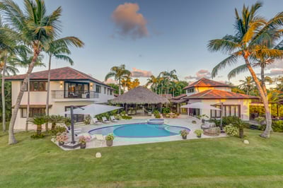 Luxury Villa Photo #4