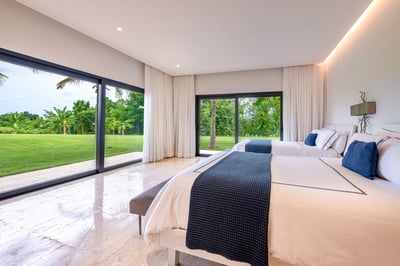 Luxury Villa Photo #22