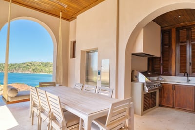 Luxury Villa Photo #4