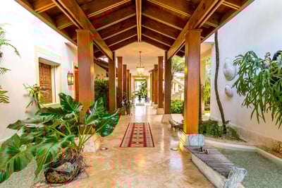 Luxury Villa Photo #26