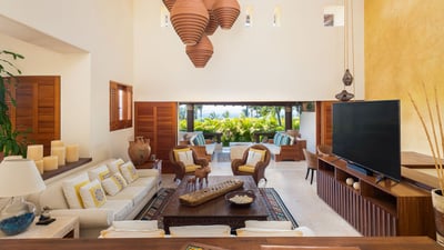 Luxury Villa Photo #6