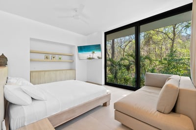 Bedroom 3 with King Bed and Garden View