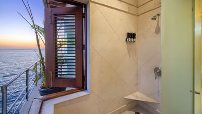 Luxury Villa Photo #46