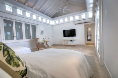 Luxury Villa Photo #35