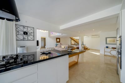 Luxury Villa Photo #23
