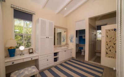Luxury Villa Photo #17