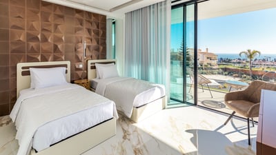 Luxury Villa Photo #25