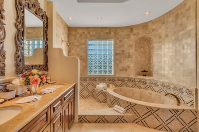 Luxury Villa Photo #37