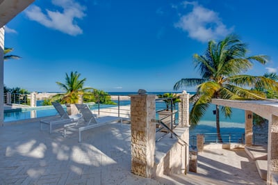 Luxury Villa Photo #23