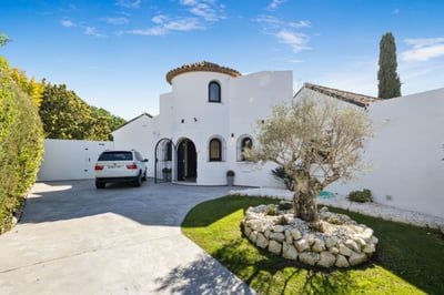 Luxury Villa Photo #12