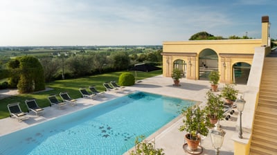 Luxury Villa Photo #10