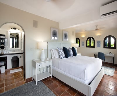 Luxury Villa Photo #22